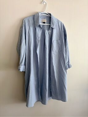 Universal Thread Light Blue and White Striped Button-Down Shirt